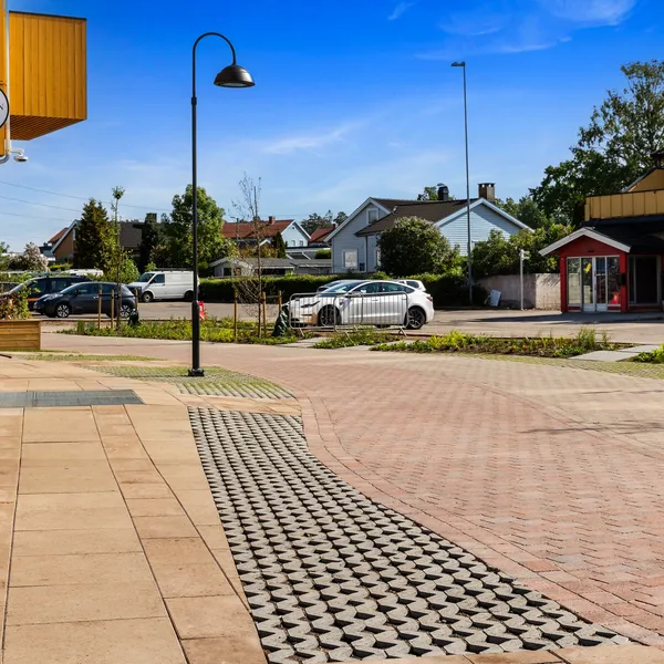 Tolvsrød torg tønsberg herregård rød og brunmix, gressarmering og flyt
