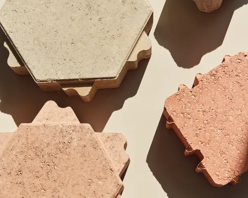 Vedlikehold og utstyr for belegningsstein og heller: Tips og råd for et vakkert uteområde.