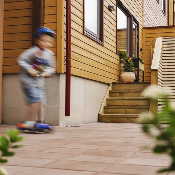 Spesialproduksjon av Helle Grå i farge fra asak + koi fargekolleksjon som lanserte i 2021. Fra Ladderudløkka i Eidsvoll