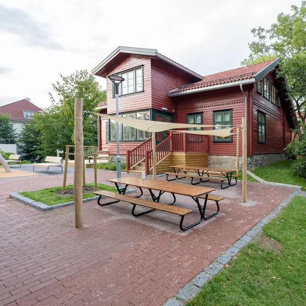 Belegningsstein Arena i fargen Blek og Rød Terrakotta, Frogner Barnehage - Architectopia