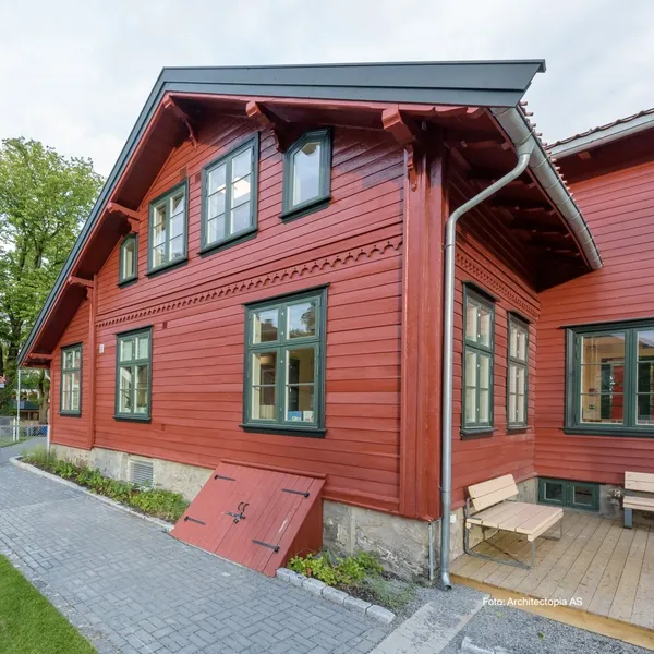 Drensteinen Arena Dren fra asak miljøstein i fargen koks på Frogner Barnehage - Architectopia 4