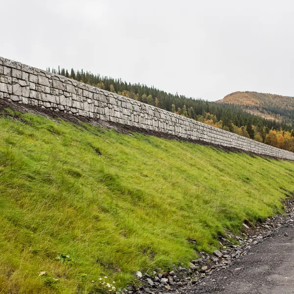 Verti-block langs veien i Helgeland, lagt av skanska