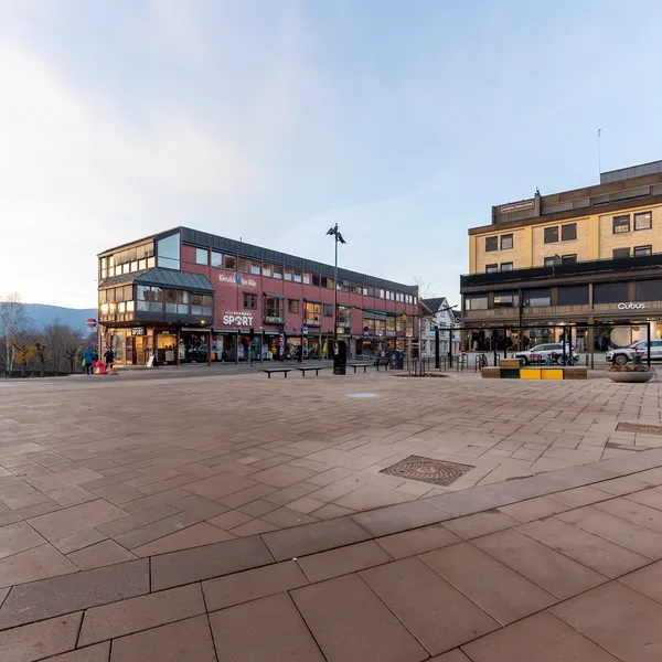 Asak Miljøstein sine gangbaneheller i storgata i Lillehammer 2.0-25