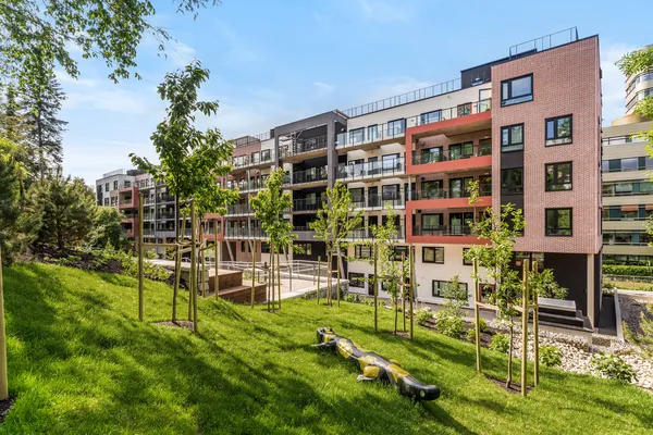 Uteområdet på prinsessealleen hvor du ser bruk av Verti-Block og Arena Belegningsstein i ulike farger