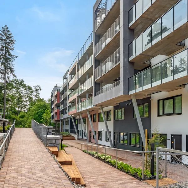 Uteområdet på prinsessealleen hvor du ser bruk av Verti-Block og Arena Belegningsstein