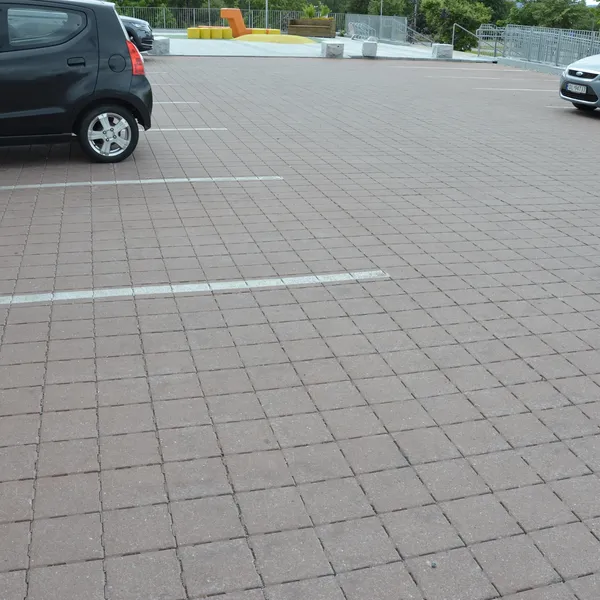 P-stein fra asak i farge utenfor Skedsmo senter