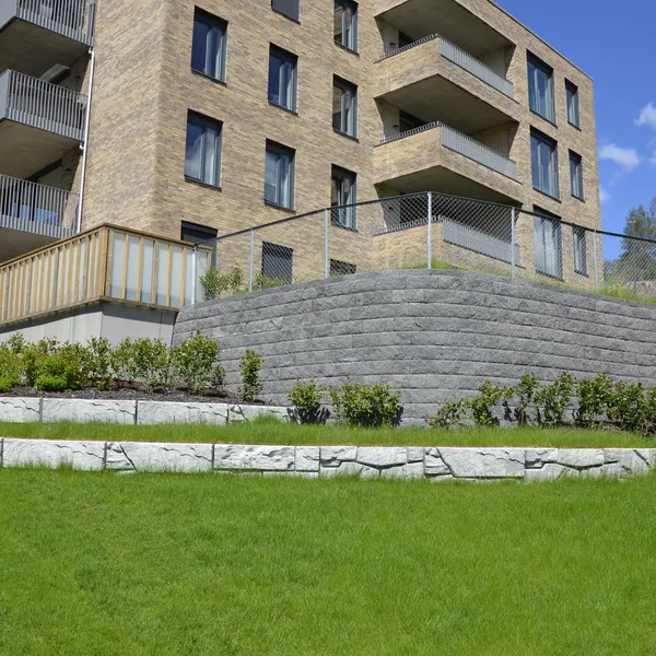 Verti-Block støttemur utenfor Lørenskog stasjonsby